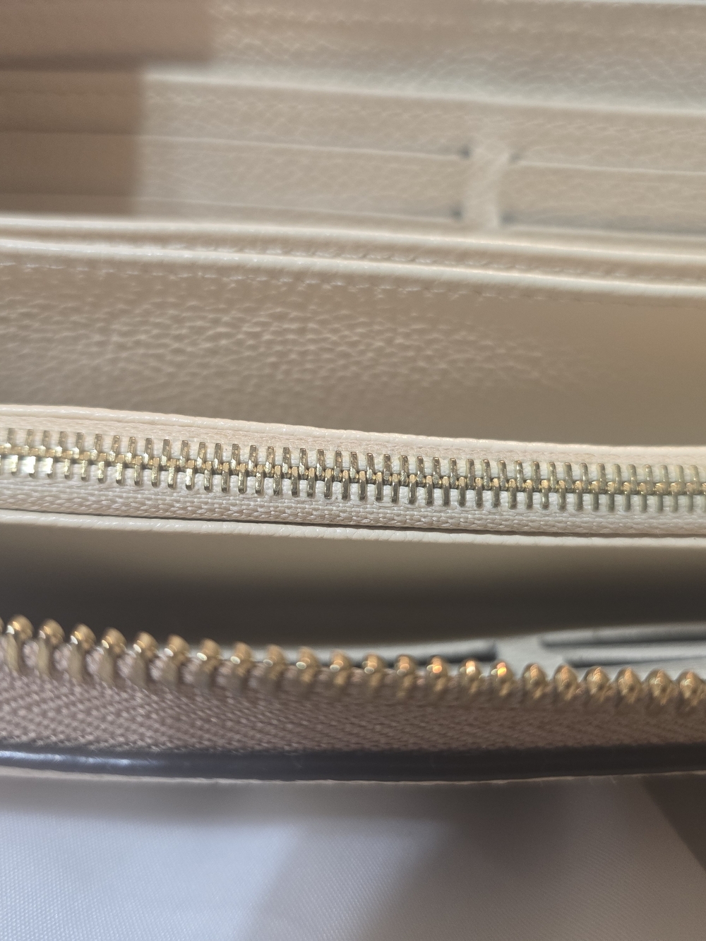 Authentic Louis Vuitton Empreinte Monogram Zippy Wallet - Cream/Tan Microchipped - Picture 2 of 16